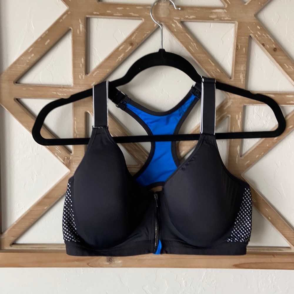 Maiden form Front zipper, racerback sports bra 38C